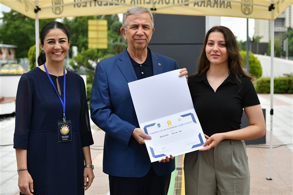 Ankara'da Gökkuşağı Yabancı Dil Eğitim Merkezi'nde sertifika töreni düzenlendi